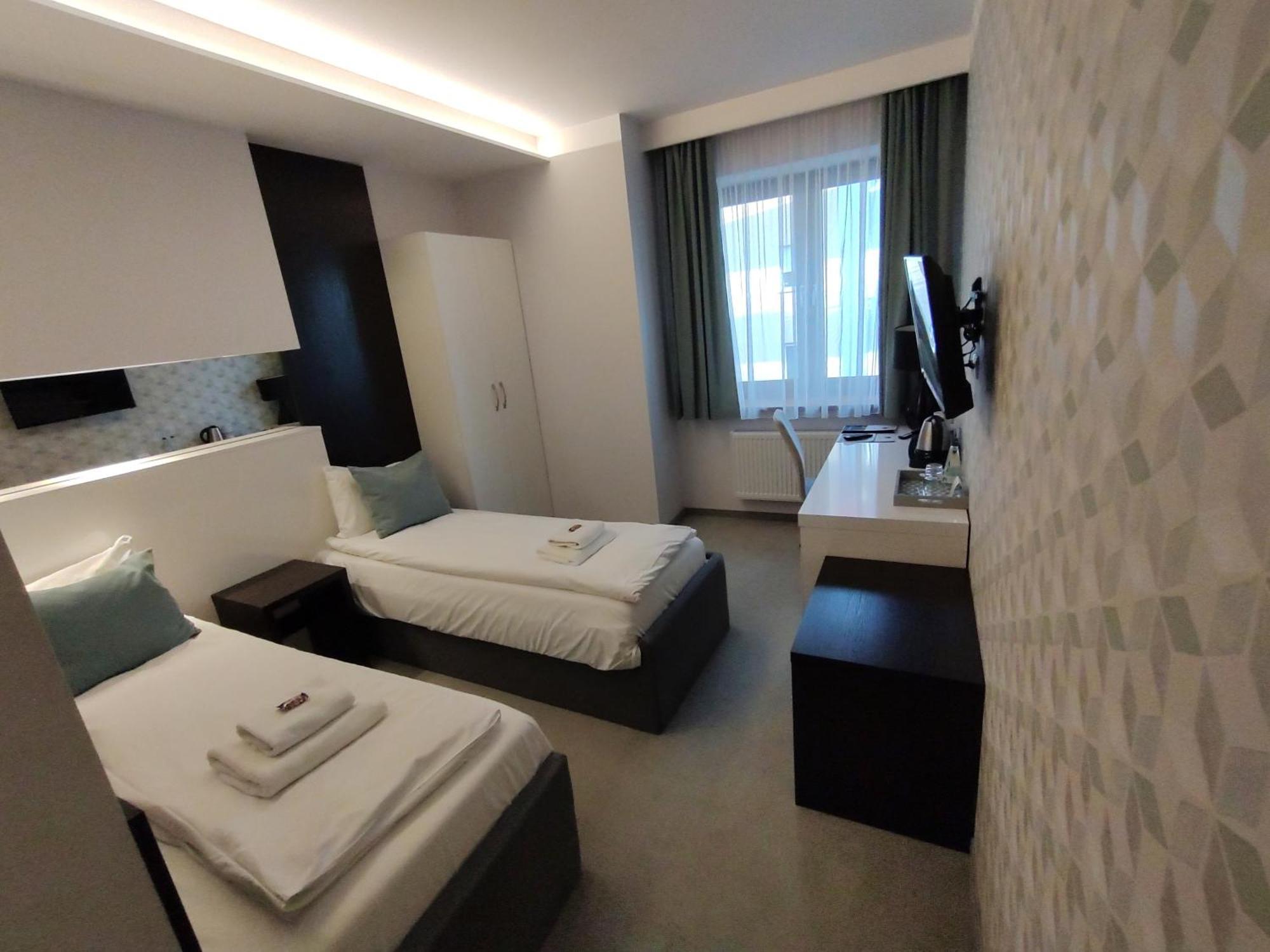 Novopolska - Hotel I Restauracja Kościan Dış mekan fotoğraf