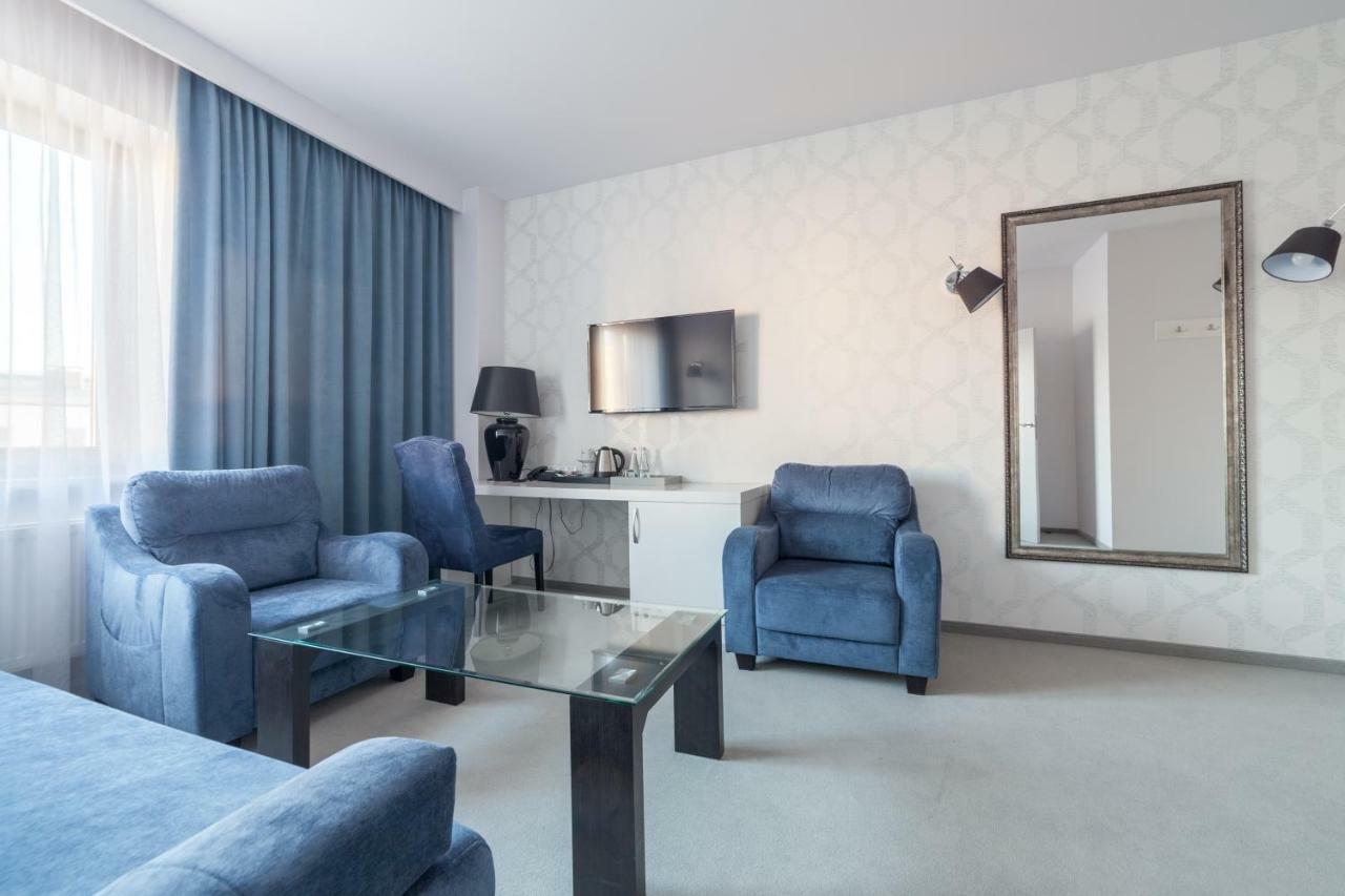 Novopolska - Hotel I Restauracja Kościan Dış mekan fotoğraf